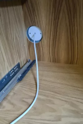 Montering af porcelænskontakter og loftslamper