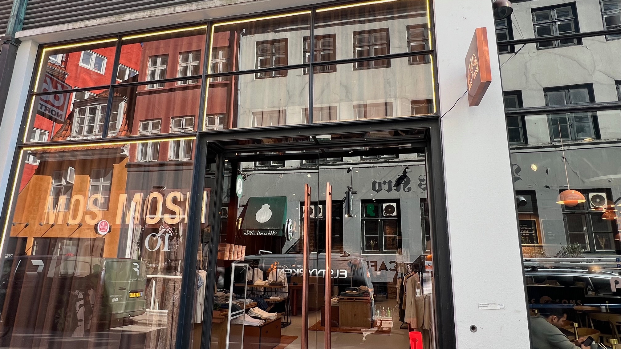 belysning tøjbutik Mos Mosh_Elstyrken