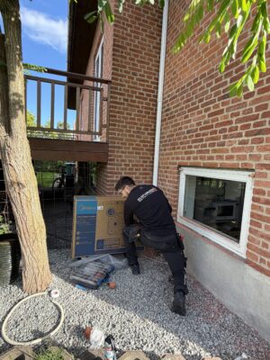 Elstyrken_installation_varmepumpe